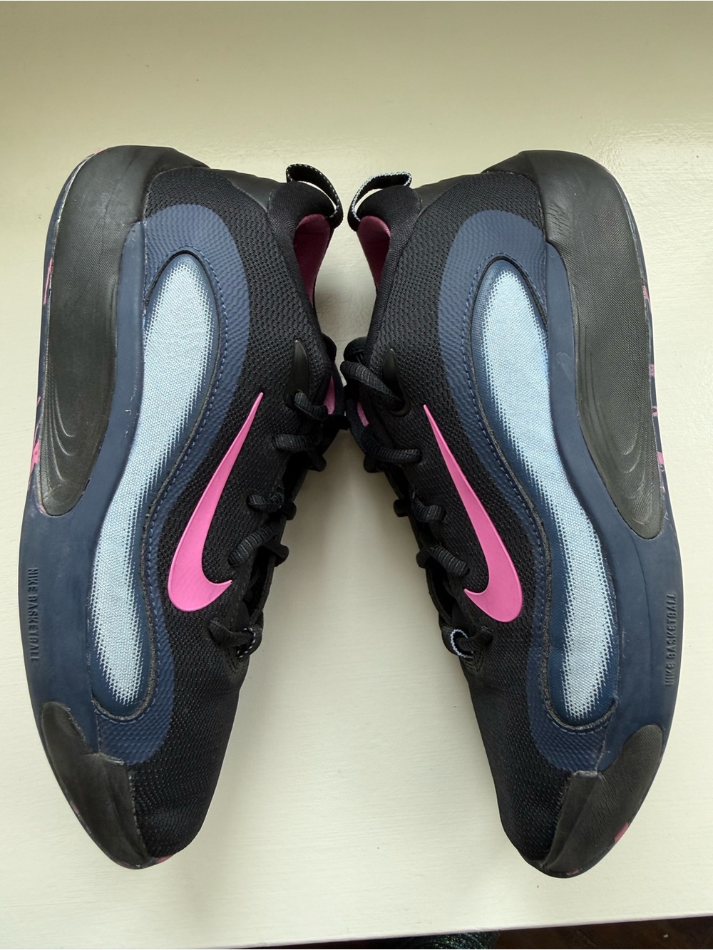 Nike kids ISOFLY basketball sneakers size 7Y
